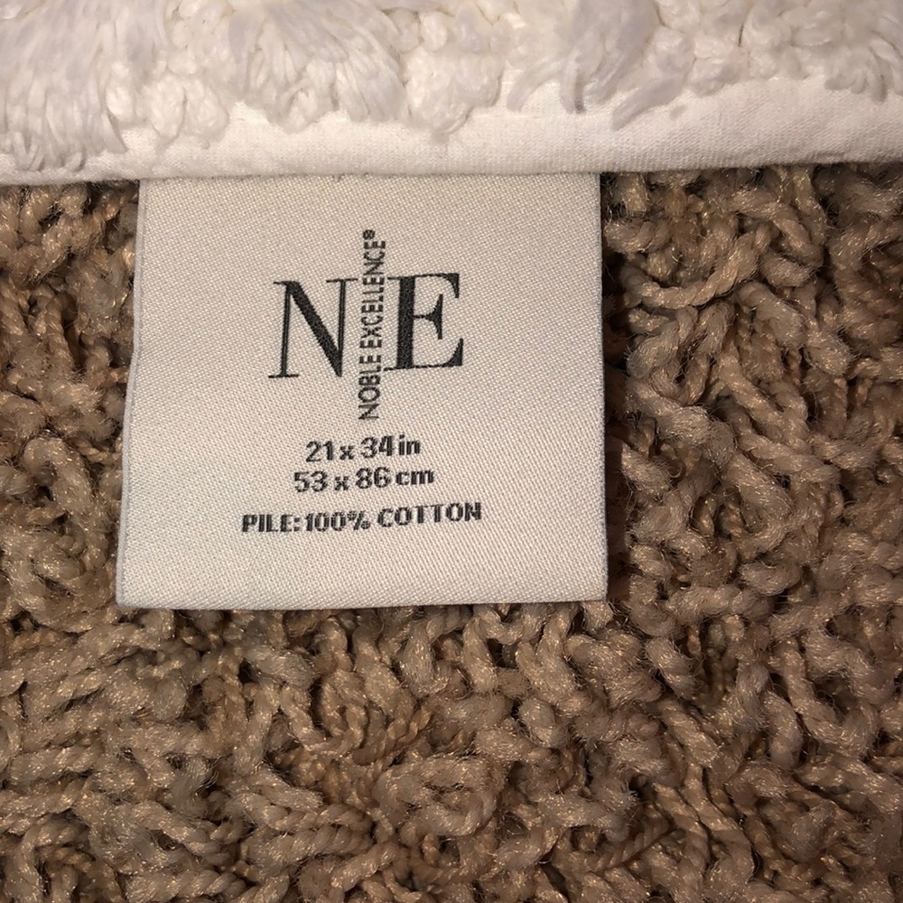 2 Rugs - Picture 4 of 5